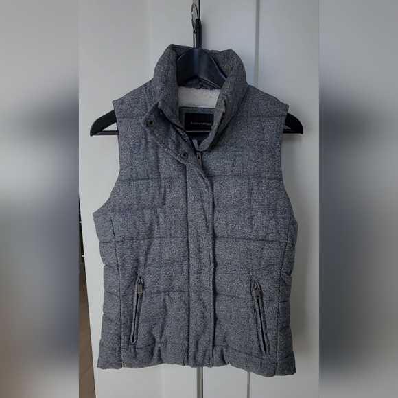 BANANA REPUBLIC-Quilted heather vest with detachable faux fur hood sz.S - Picture 8 of 11